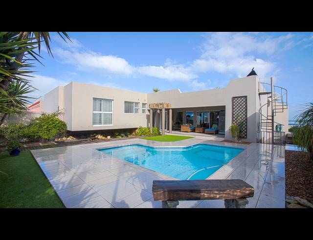 4 BEDROOM FREESTANDING FOR SALE IN MELKBOSSTRAND CENTRAL